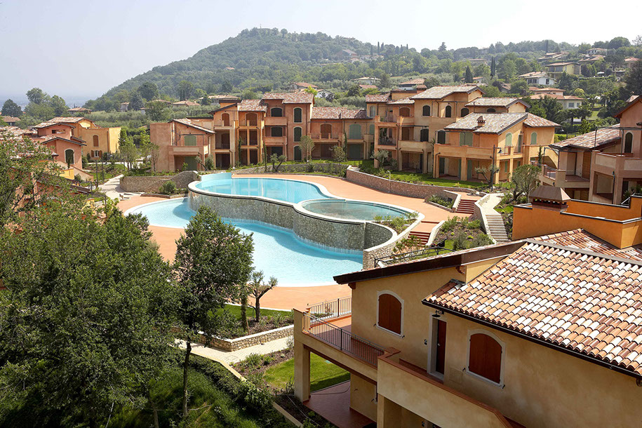 architettura turistico residenziale, lago di Garda